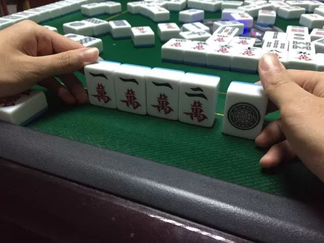 详细说明“雀神广东麻将到底有没有挂的(确实有挂)-知乎