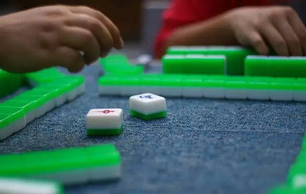 教程辅助“玩呗麻将为啥同个人老是赢”其实确实有挂 
