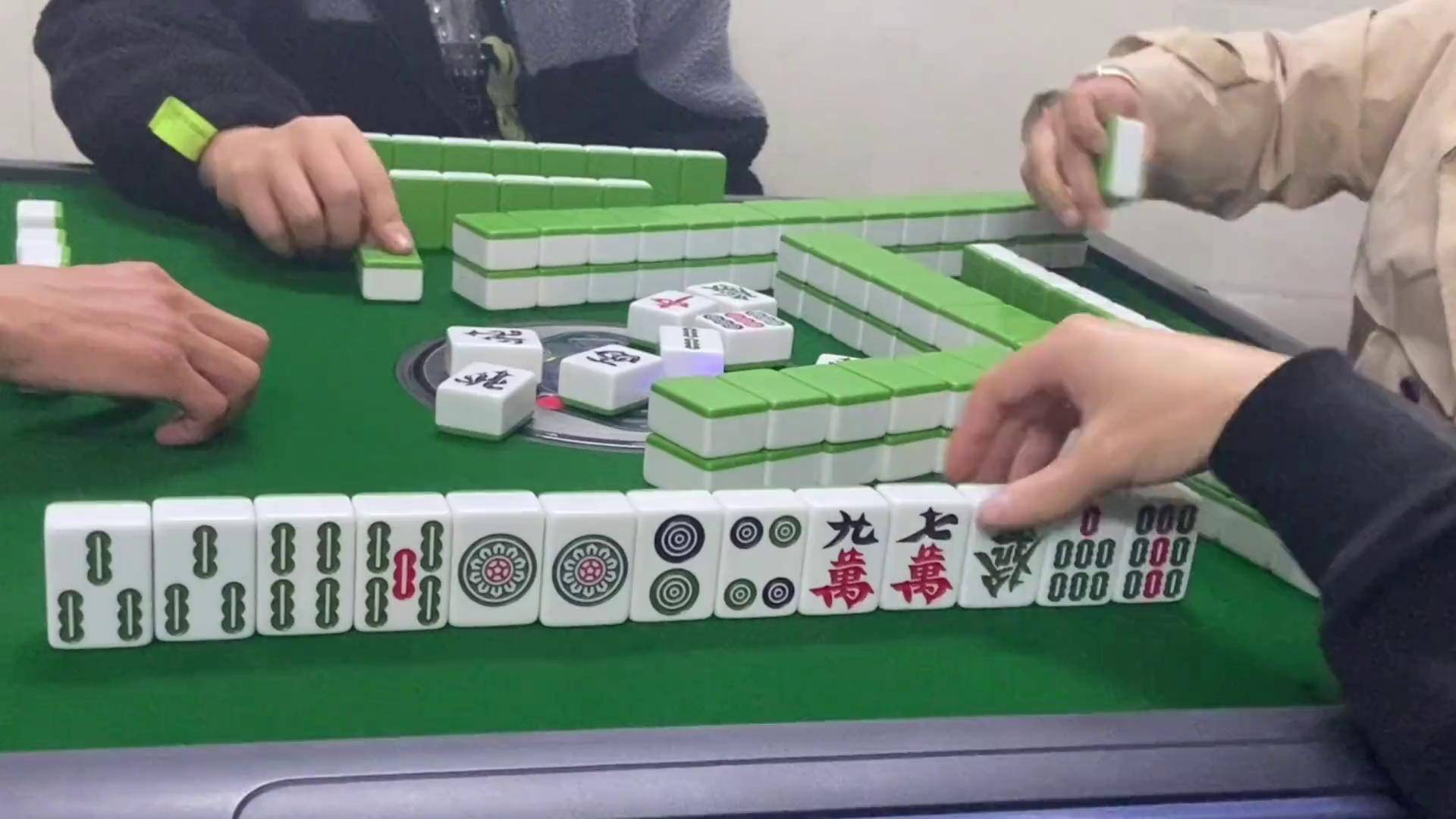 2分钟秒懂！白金岛麻将其实是有挂的(怎么能调好牌)