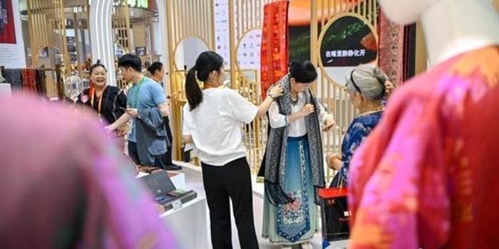  重磅揭秘“友间十三张有挂吗果然有挂”(其实确实有挂)_
