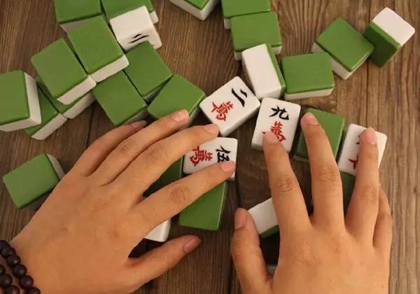 手机麻将怎么看是不是挂的人（手机麻将怎么测有没有挂）