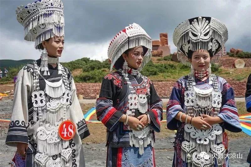 凉山彝族挂布（凉山布拖彝族服装）