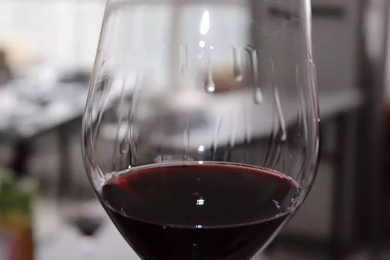 卖红酒挂什么字牌好看呢（卖红酒的叫什么）