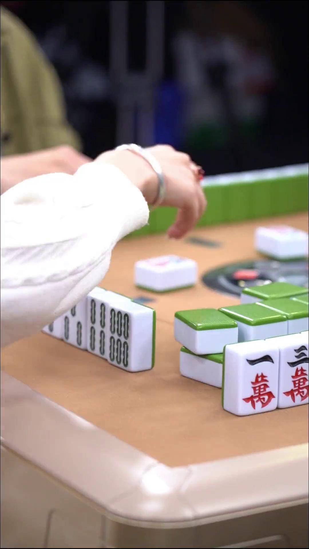 微乐家乡麻将开挂视频大全最新版（微乐家乡麻将开挂工具）