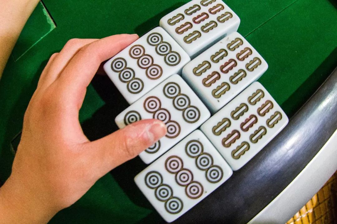麻将皮夹克挂刀子（麻将皮夹克挂刀子好吗）