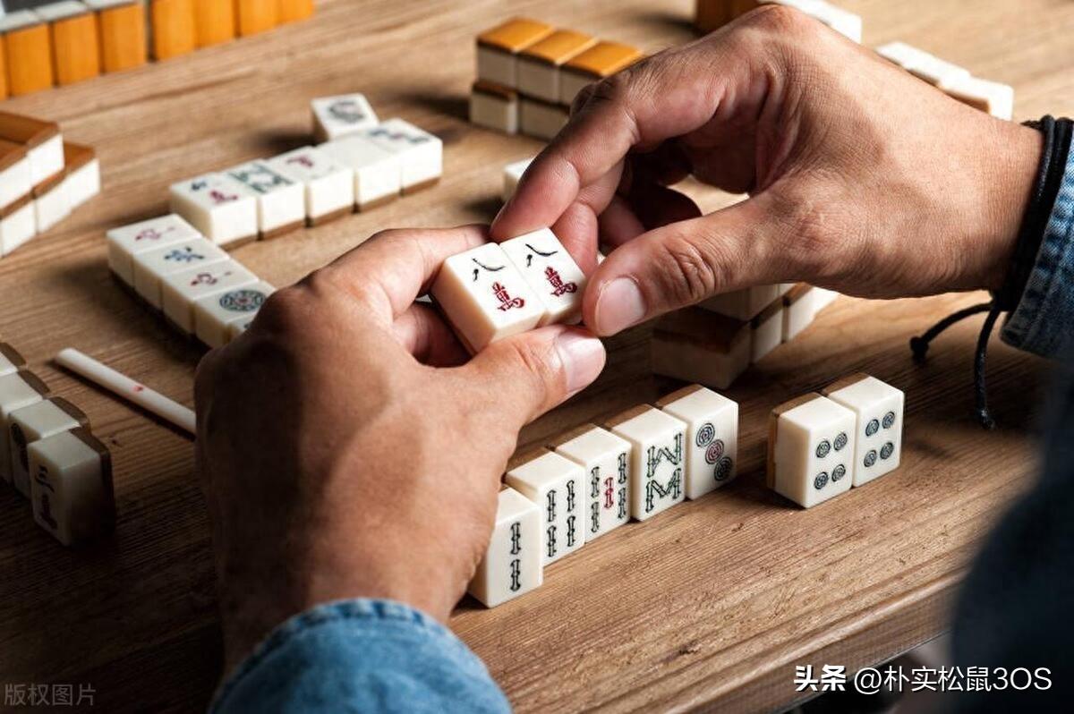 给大家爆料一下普通扑克最常用作弊工具《新浪科技 讲解窍门》