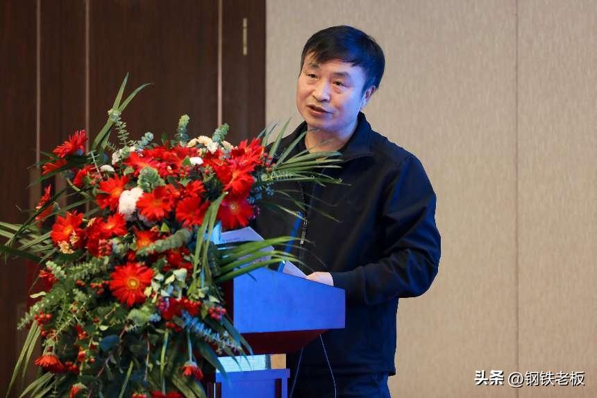 凉山工人被钢筋穿透视频（工人被钢筋穿透胸膛）