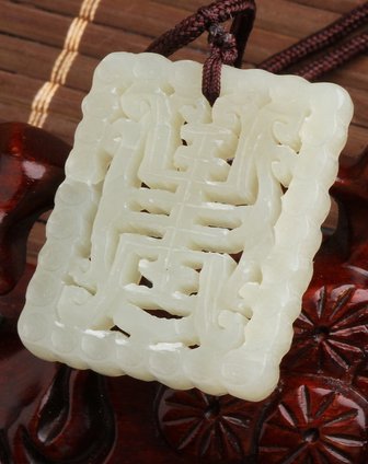 玉雕的寿字牌怎么挂的（玉石雕刻寿字）