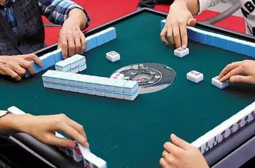 打麻将座位牌怎么挂的图片（打麻将座位风水学）