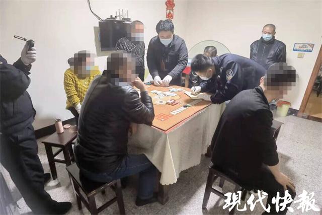 厉害了!普通扑克牌扎金花仪器设备_《爱问知识人 使用说明》