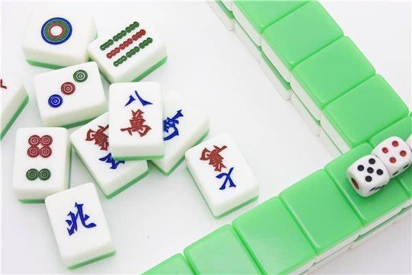 麻将牌上挂什么好玩儿的（麻将牌怎么挂花?）