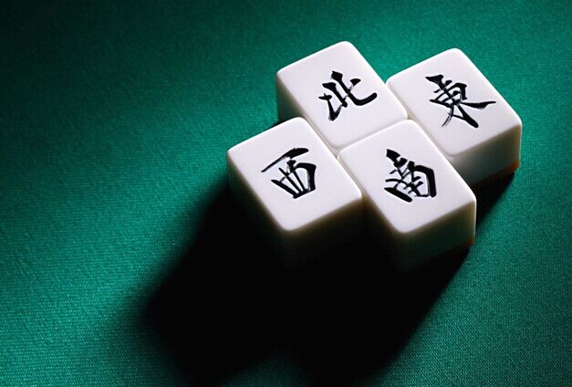 打麻将吉利挂饰怎么挂好看（打麻将配带的吉祥物）