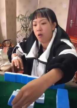 打麻将挂瓶的搞笑图片（打麻将挂瓶的搞笑图片大全）