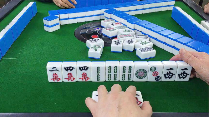 我想知道麻将可以开挂吗（玩麻将开挂能看出来吗）
