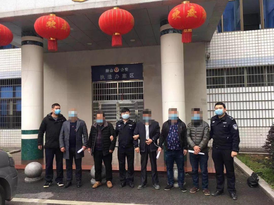 我来教教大家“&quot;扑克牌斗牛工具仪器《新浪科技 讲解窍门》