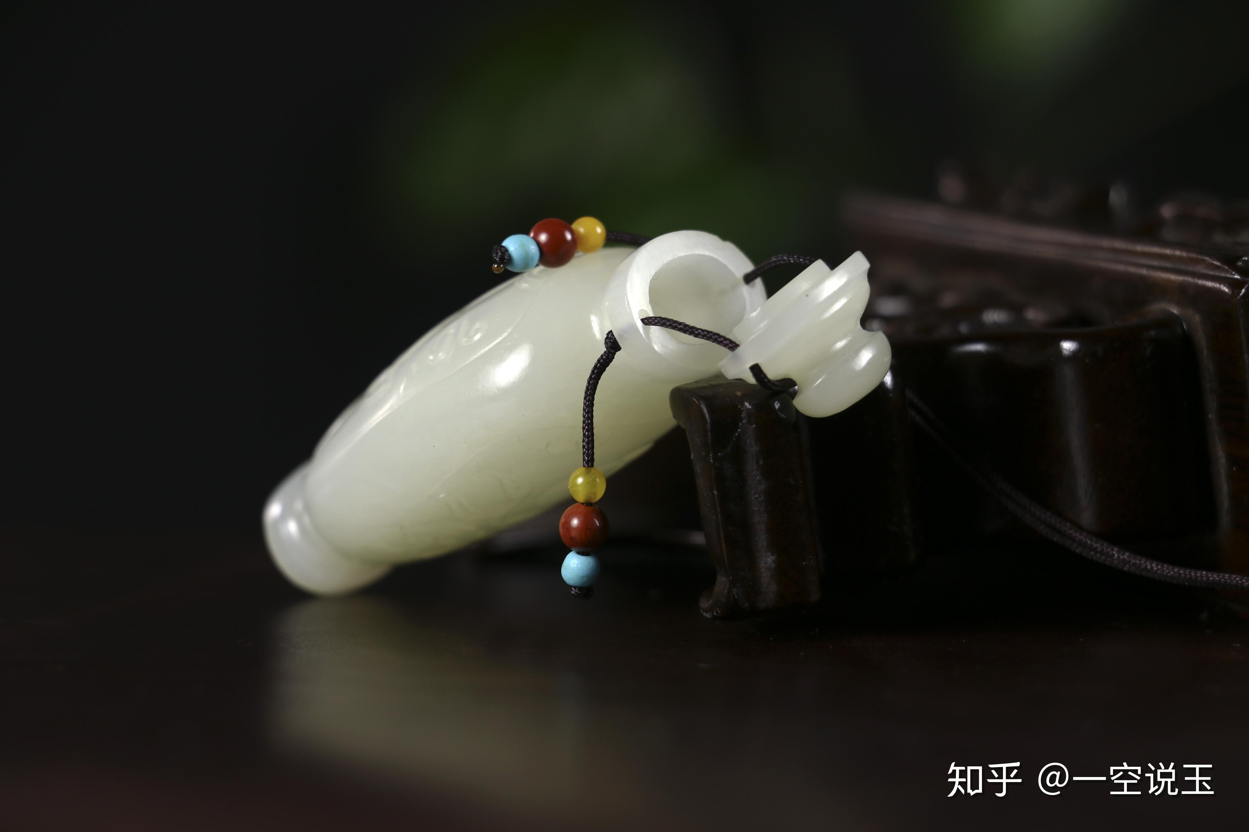 白玉挂狗麻将图片高清壁纸（白玉狗挂件寓意）