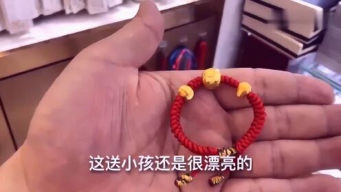 黄金挂坠小金花怎么编好看（黄金挂坠怎么编绳）