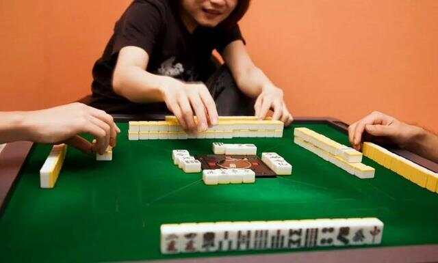 想打麻将可是又在挂水（打麻将上一直输还要继续打吗）